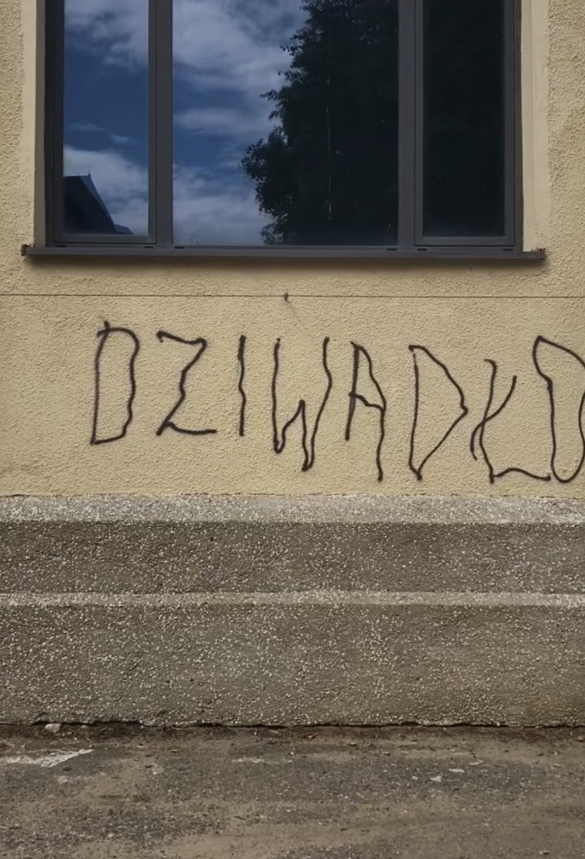 „Dziwadło, relacja z potwornością”  81 stopni | Warszawa | 2022